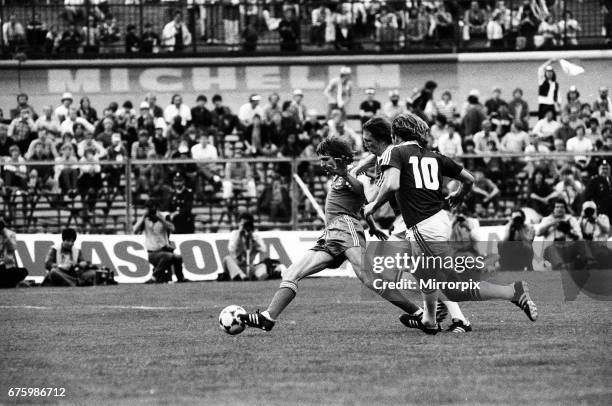 Alkmaar v Ipswich Town in action during 2nd leg match of UEFA Cup Final at the Olympic Stadium in Amsterdam May 1981. Final score: AZ Alkmaar 4-2...