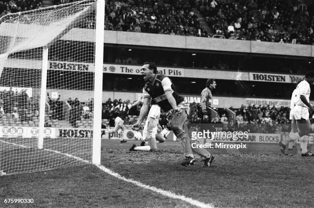 Tottenham Hotspur v Scunthorpe United FA Cup match at White Hart Lane January 1987. Final score: Spurs 3-2 Scunthorpe Ray Clemence.