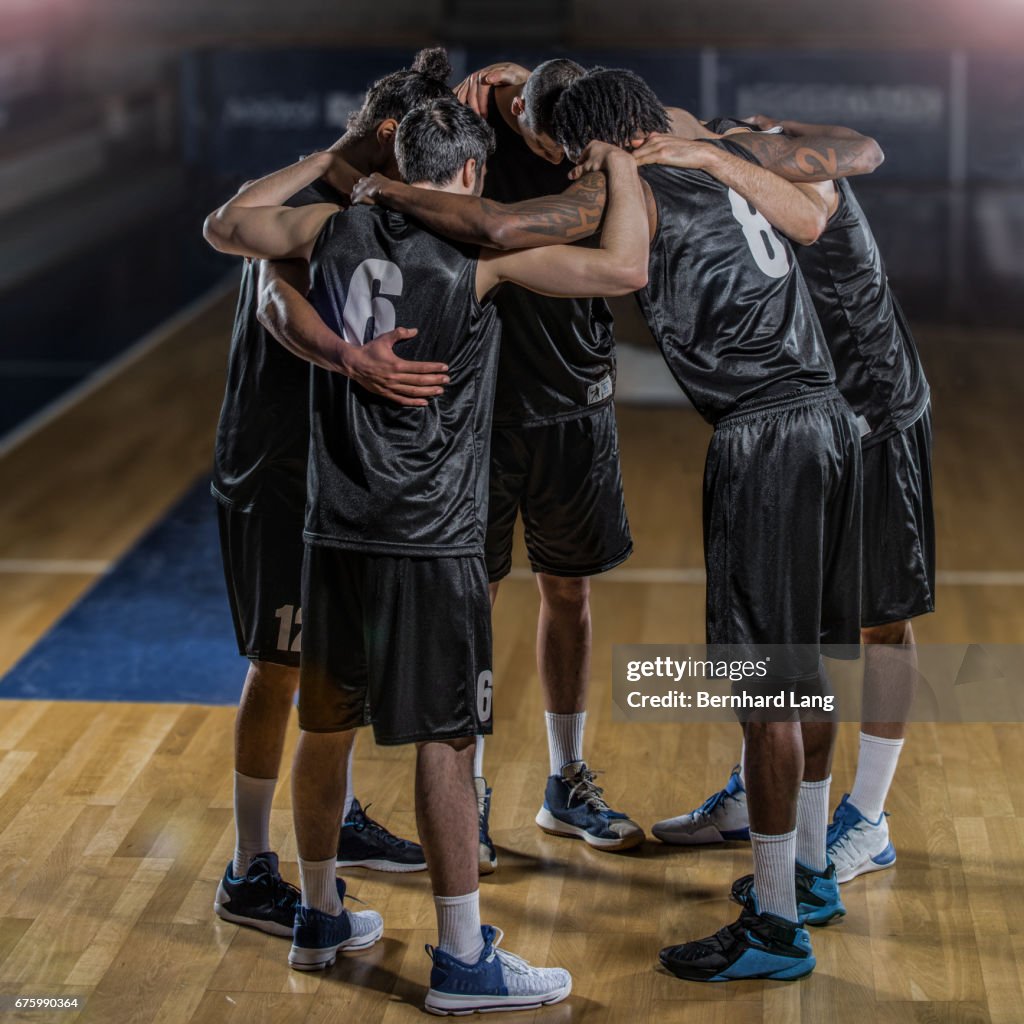 Basketball Team standing in cirlcle