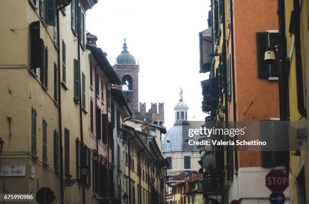 italy, brescia, a street and cuppola of new cathedral - struttura edile - fotografias e filmes do acervo