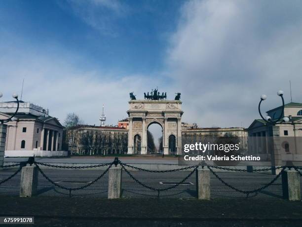 sempione gate (arco della pace) - struttura edile - fotografias e filmes do acervo