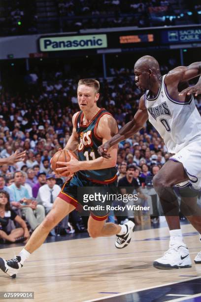 Detlef Schrempf of the Seattle SuperSonics drives against the Sacramento Kings circa 1997 at Arco Arena in Sacramento, California. NOTE TO USER: User...