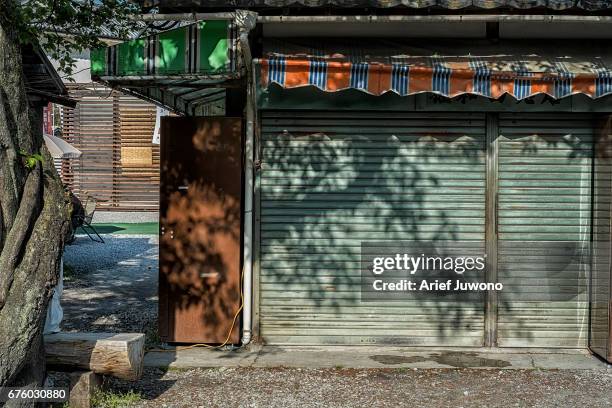 Closed Shop Spring Broken Spring Garage Photos and Premium High Res Pictures - Getty Images