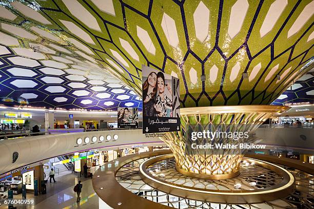 uae, abu dhabi, interior - aeroporto internacional de dubai - fotografias e filmes do acervo