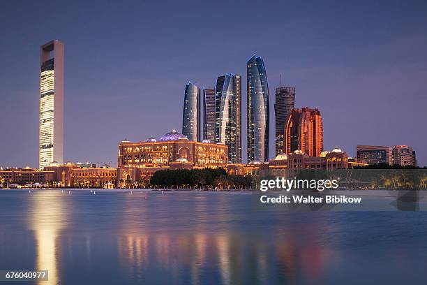 uae, abu dhabi, exterior - emirates palace hotel stock-fotos und bilder