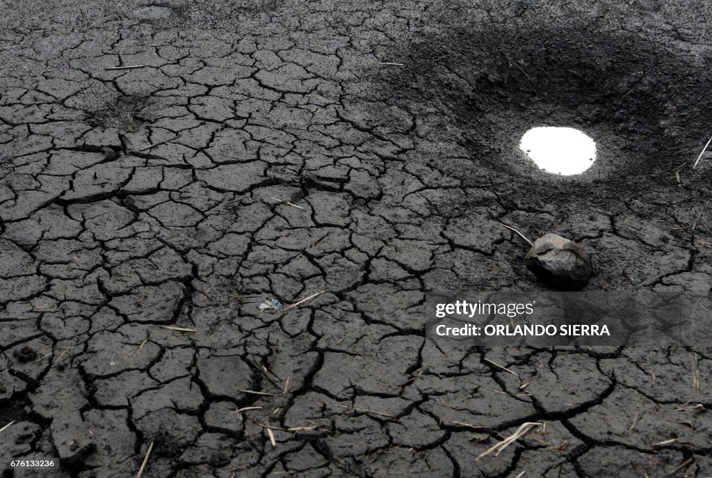 TOPSHOT-HONDURAS-DAM-WATER-SHORTAGE