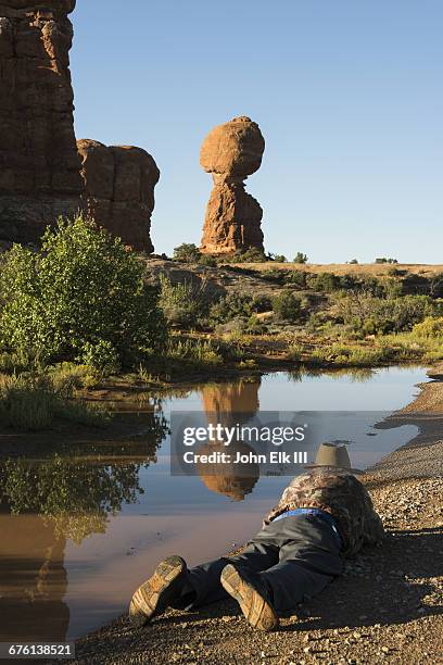 arches national park, balanced rock - balanced rocks stock pictures, royalty-free photos & images