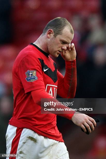 Manchester United's Wayne Rooney walk off dejected after the final whistle