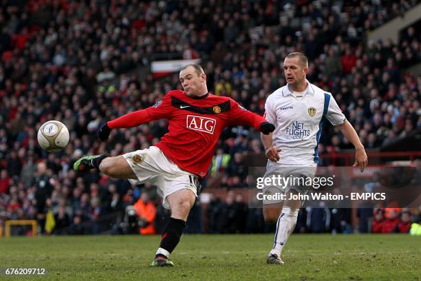 Manchester United's Wayne Rooney has a shot on goal in the dying minutes