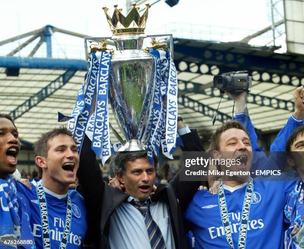Chelsea manager Jose Mourinho lifts the Premiership trophy with Frank Lampard and John Terry