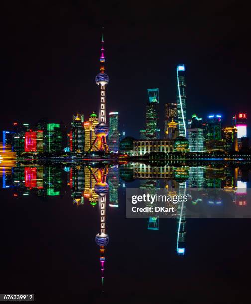 night shanghai skyline - pudong 個照片及圖片檔