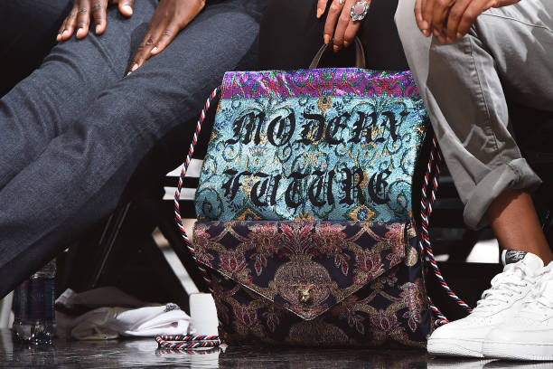 Foto de Singer, el bolso de Beyonce durante el séptimo juego de los cuartos de final de la Conferencia Oeste entre Utah Jazz y LA Clippers durante la NBA 2017...