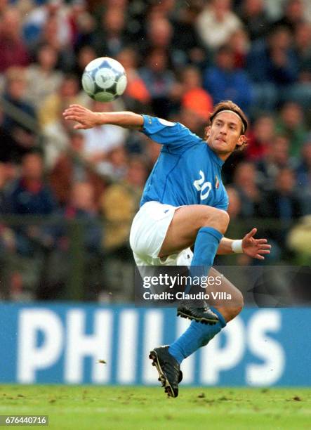 24 JUN 2000, BRUXELLES: EURO 2000, QUARTER-FINAL MATCH AT THE KING BAUDOUIN STADIUM, ITALY VS ROMANIA 2-0, FRANCESCO TOTTI IN ACTION