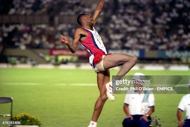 S Mike Powell breaking the long jump world record with a jump of 8.95 m.