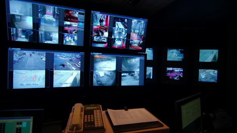 791点の監視カメラ モニターのビデオクリップ 映像 Getty Images 791点の監視カメラ モニターのビデオクリップ 映像 Getty Images