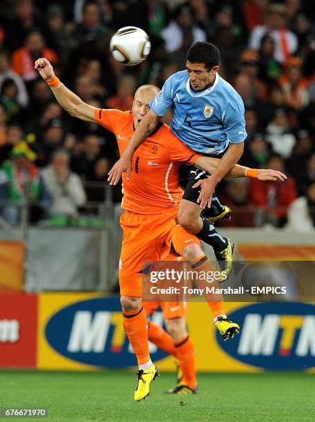 Netherlands' Arjen Robben and Uruguay's Walter Gargano battle for the ball