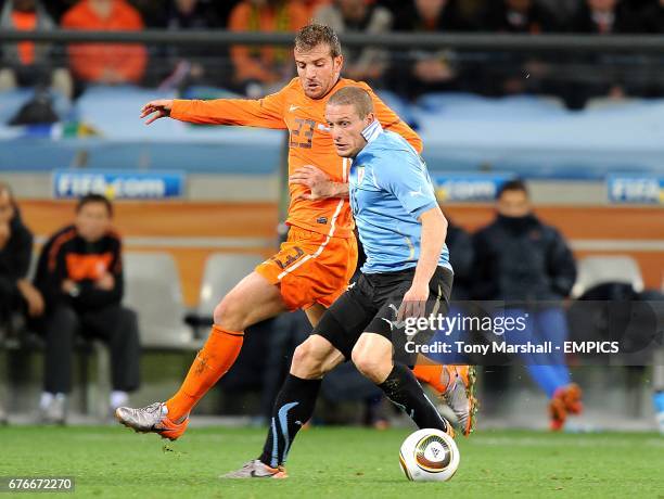 Netherlands' Rafael Van der Vaart and Uruguay's Diego Perez battle for the ball