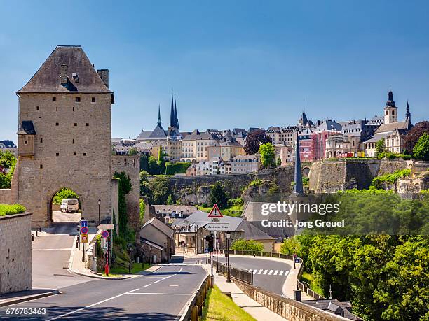 luxembourg city skyline - luxemburg stock-fotos und bilder