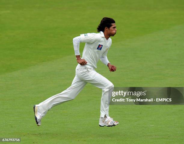 Pakistan's Mohammad Amir bowling against England