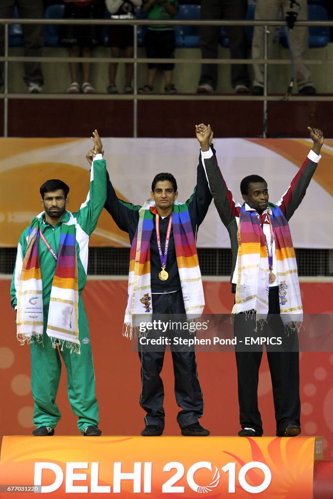 Hg Rajender Pakistan's Azhar Hussain with his silver medal, India's Rajender ...