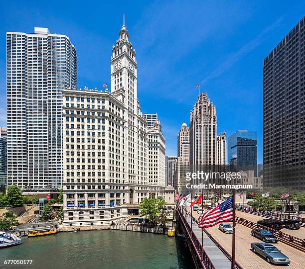 downtown, loop, chicago river - tribune tower stockfoto's en -beelden