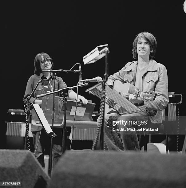 English singer-songwriter and guitarist Bernard Butler performing at a concert tribute to Nick Drake at The Barbican, London, 25th September 1999.