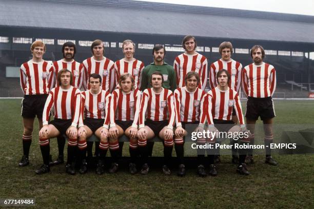 Brentford Team group for the 1971-72 season in League Division Four. Paul Bence, Peter Gelson, Brian Turner, Alan Nelmes, Gordon Phillips, John...