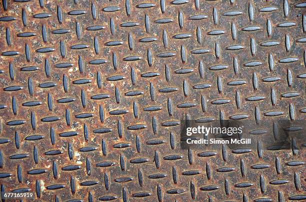Hatched Metal Pattern Metal Cross Hatch Pattern Fotografías e imágenes de stock - Getty Images