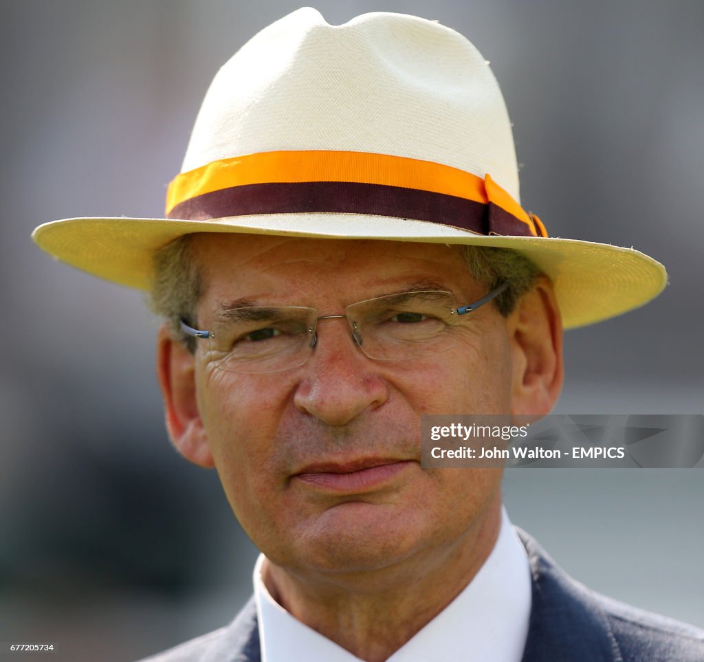 Horse Racing - bet365 Gold Cup Easter Festival - Sandown Park