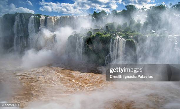 iguazu falls, brazil - iguacufälle stock-fotos und bilder