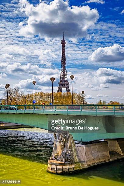 zouave of pont de l'alma in paris - seine river stock pictures, royalty-free photos & images