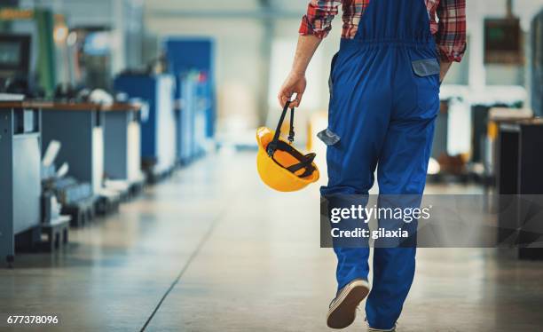 arbeitstag in einem werk. - feierabend stock-fotos und bilder