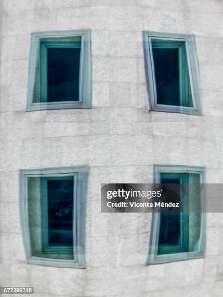 reflections of four windows - abstracto photos et images de collection