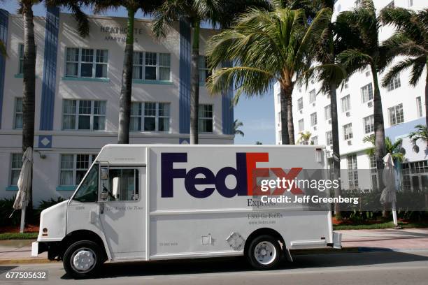 1,453 Fedex Truck Stock Photos, High-Res Pictures, and Images - Getty ...