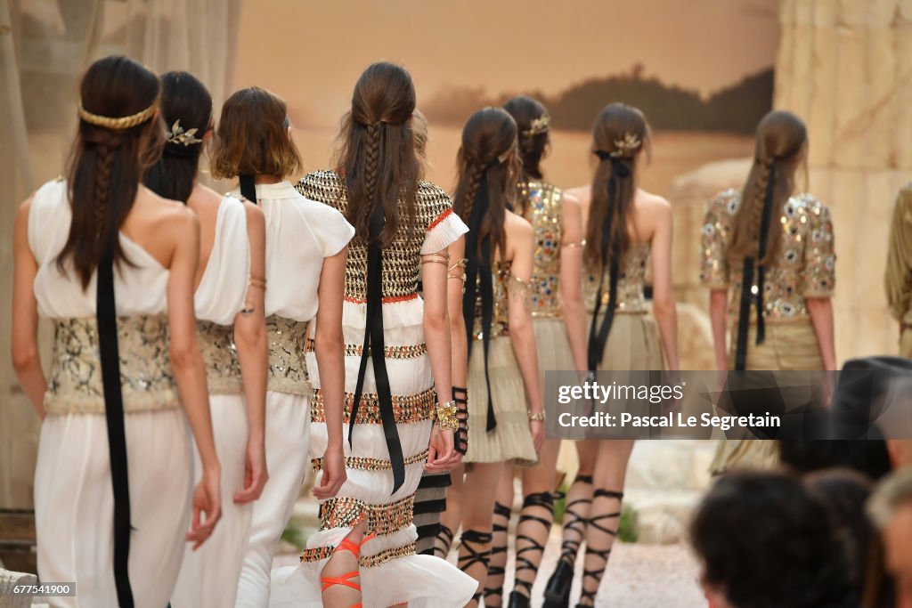Chanel Cruise 2017/2018 Collection - Runway