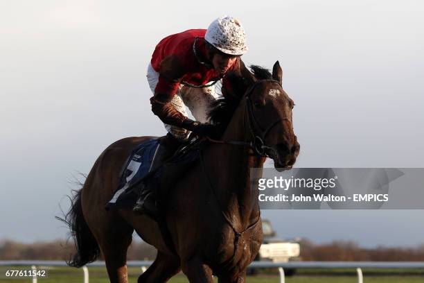 Jockey Fearghal Davis on Toujours L'Attaque in the VictorChandler.com 'National Hunt' Novices' Hurdle