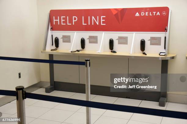 Delta Help 153 Delta Airlines Flight Attendant Stock Photos, High-Res Pictures ...