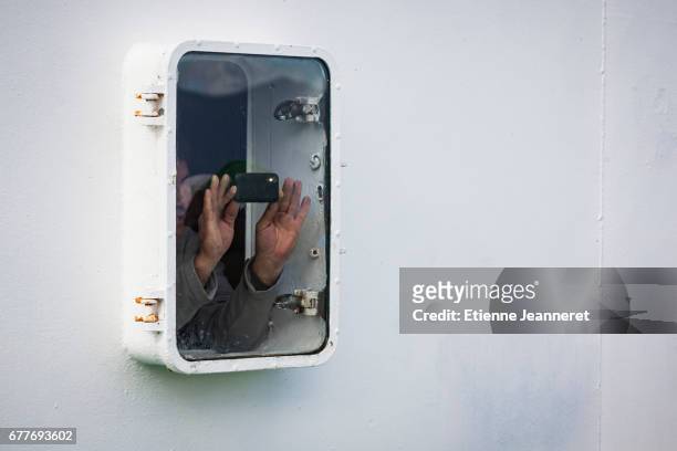taking pictures, boat, chile, 2013 - téléphone mobile intelligent 個照片及圖片檔