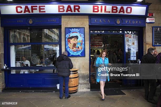 exterior view of cafe bar bilbao - bilbao spain photos et images de collection