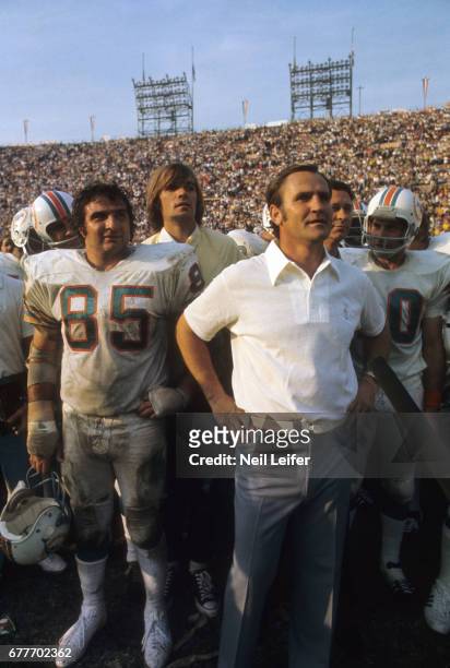 Super Bowl VII: Miami Dolphins coach Don Shula with Nick Buoniconti on the sidelines vs Washington Redskins at Los Angeles Memorial Coliseum. Los...
