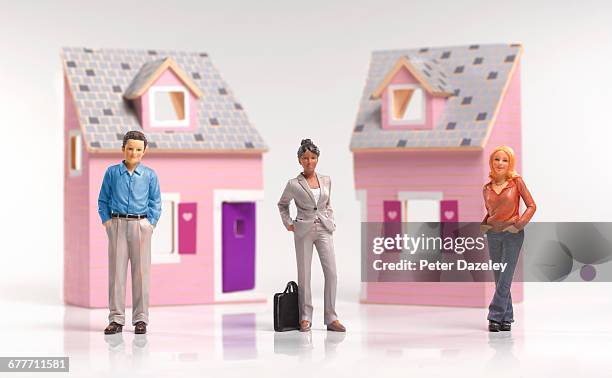 divorcing couple with lawyer - figurine stockfoto's en -beelden