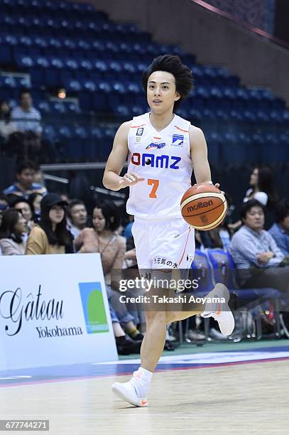 Kei Igarashi of the Niigata Albirex BB dribbles the ball during the B. League match between Yokohama B-Corsairs and Niigata Albirex BB at the...