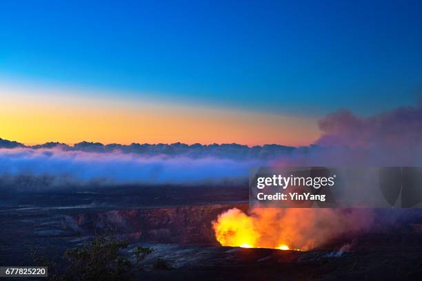 krater im hawaii volcanoes national park, big island, hawaii - hawaii volcanoes national park stock-fotos und bilder