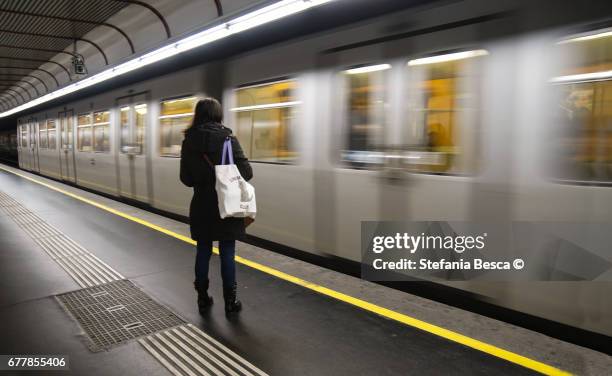 the metro girl - solo una donna stock pictures, royalty-free photos & images