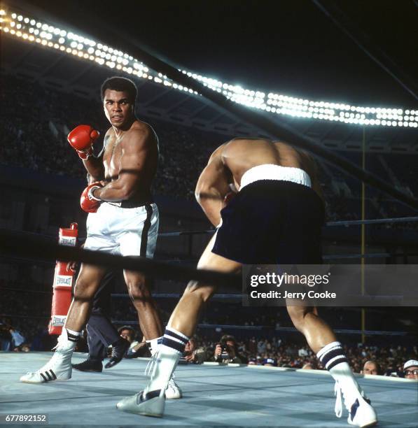 Heavyweight Title: Muhammad Ali in action vs Ken Norton at Yankee Stadium. Bronx, NY 9/28/1976 CREDIT: Jerry Cooke
