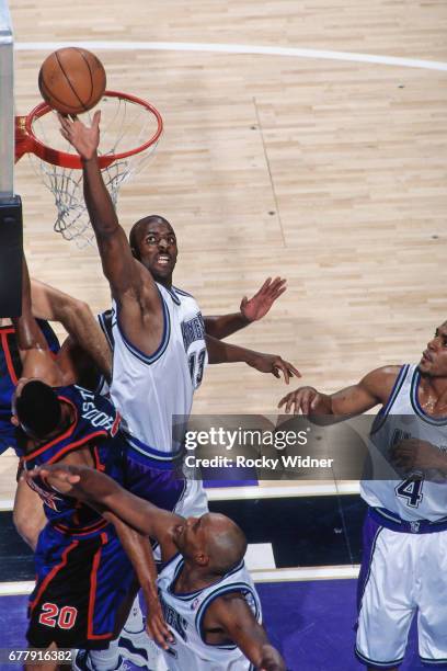 Michael Stewart of the Sacramento Kings goes up for a rebound against the Washington Wizards circa 1998 at ARCO Arena in Sacramento, California. NOTE...