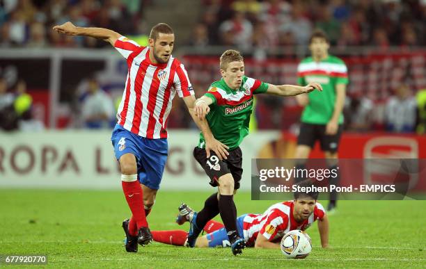 Atletico Madrid's Mario Suarez and Athletic Bilbao's Iker Muniain battle for the ball