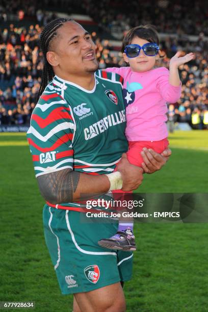 Leicester Tigers' Alesana Tuilagi parades around the pitch with his daughter