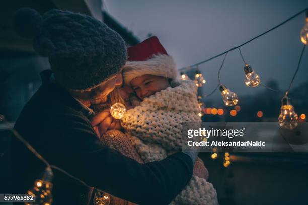 weihnachtszeit zeit - two parents stock-fotos und bilder