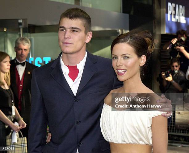 Actress Kate Beckinsale and actor Josh Hartnett arrive for the UK Premiere of the film, "Pearl Harbor" at the Odeon Cinema Leicester Square May 30,...